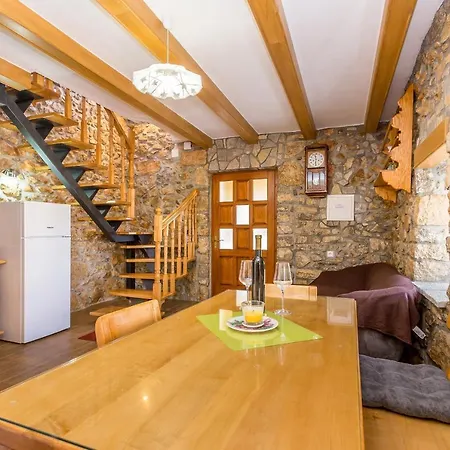 Holiday Home Vrh *