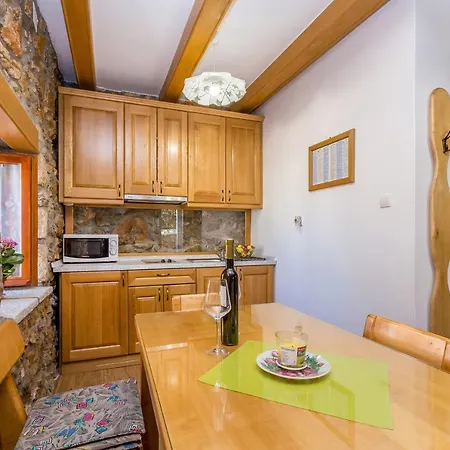Holiday Home Vrh *
