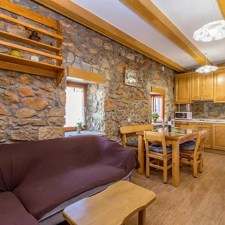펜션 Holiday Home Vrh Vrh (Krk)