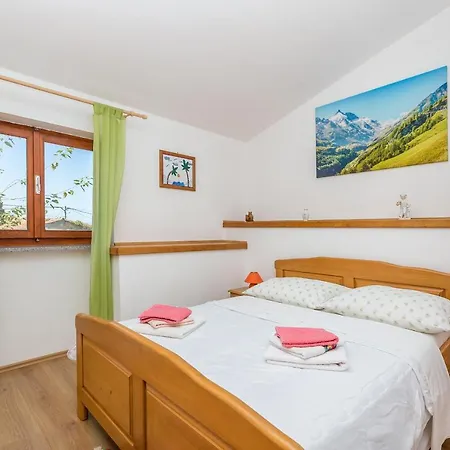 Holiday Home Vrh *