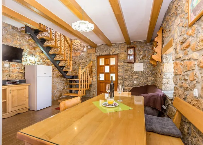 Holiday Home Vrh *