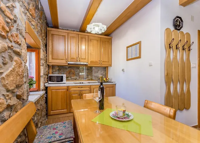 Holiday Home Vrh *