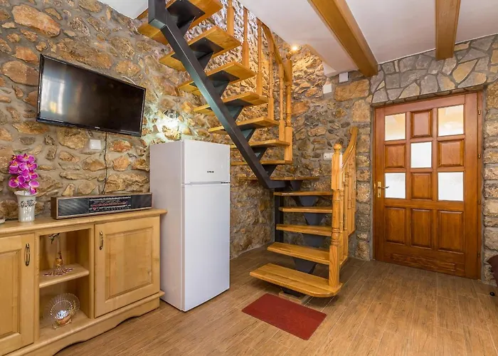 Vikendica Holiday Home Vrh Vrh (Krk)