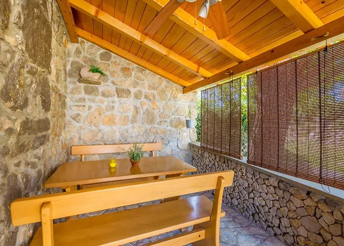 Vikendica Holiday Home Vrh Vrh (Krk)