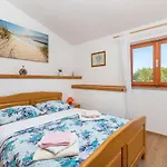 Holiday Home Vrh Nyaraló Vrh