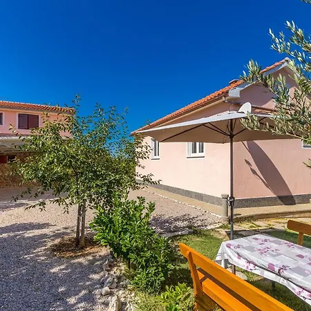 Holiday Home Vrh * Vrh (Krk)