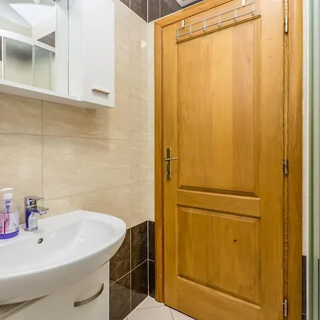 Holiday Home Vrh Semesterbostad Vrh (Krk)