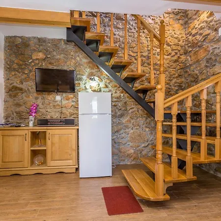 Holiday Home Vrh Nyaraló *